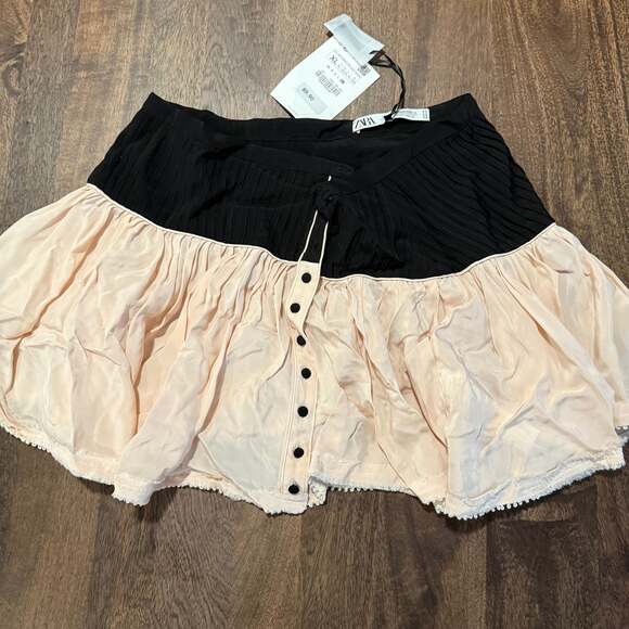 Zara Limited Edition Pleated Contrasting Mini Skirt - Picture 2 of 5